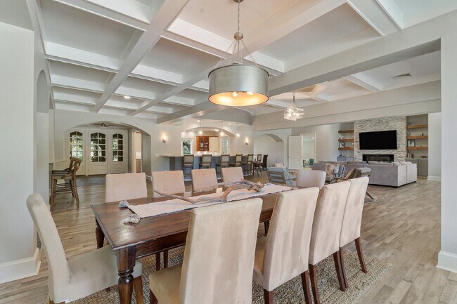 Building Photo - Private, Low Country Residence for Rent!