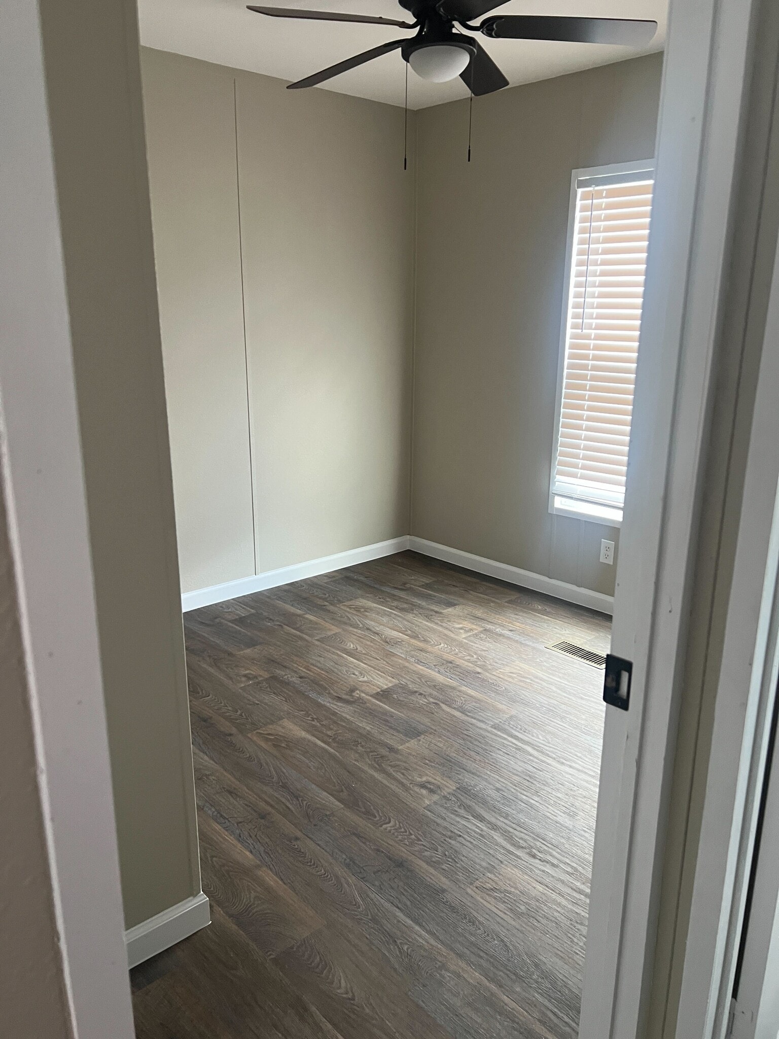 Building Photo - 750 Silent Valley Rd