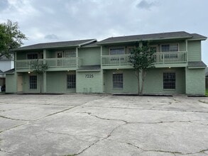 Building Photo - Southside Townhome