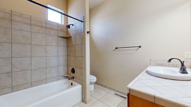 Building Photo - 464 Sundance Dr