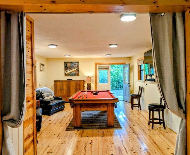 Building Photo - 524 Stornoway Dr