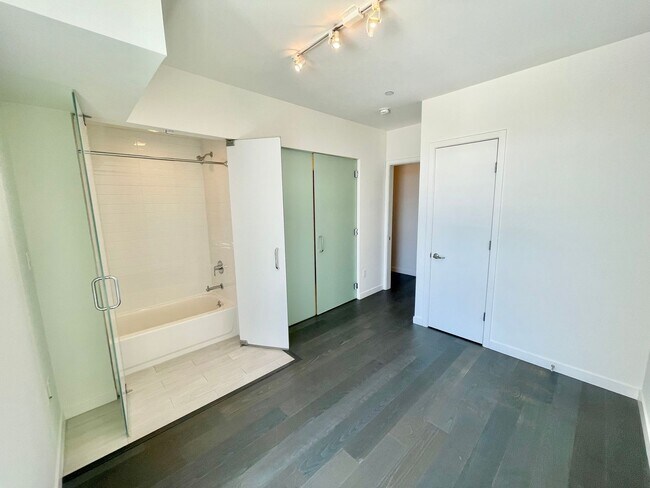 Building Photo - 2BR/2BA Inner Mission Boutique Condo w/Parking, Storage, Laundry – PROGRESSIVE
