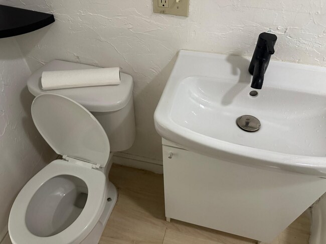 Building Photo - 14148 Superior Rd