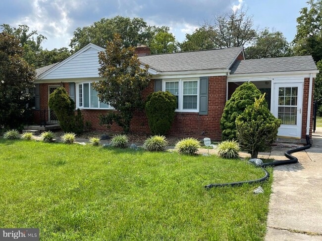 Building Photo - 5901 Middleton Ln