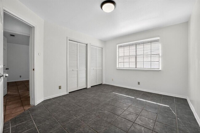 Building Photo - 2906 West Ave