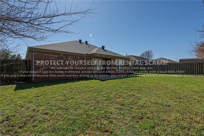 Building Photo - 3806 SW Hansom Loop