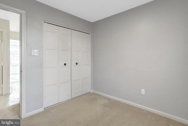 Building Photo - 6576 Yadkin Ct