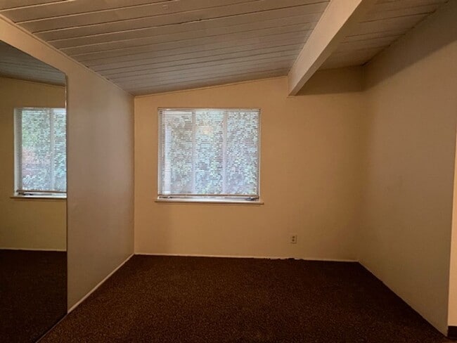 Building Photo - 22 Candy St