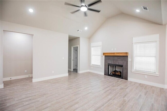 Building Photo - 14 Kinloch Dr