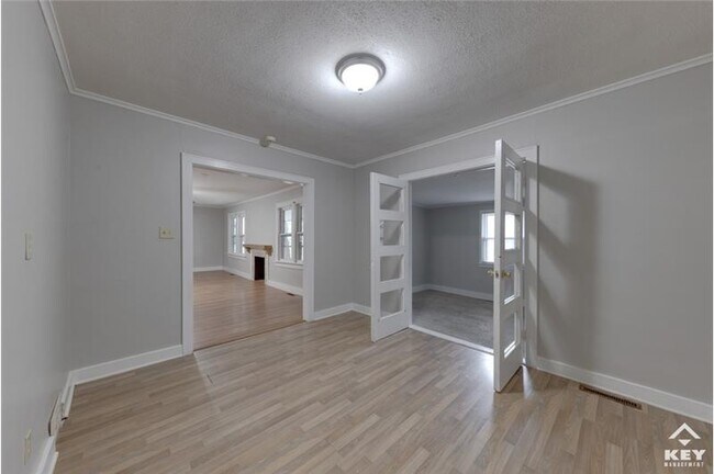 Building Photo - 705 S Pershing Ave