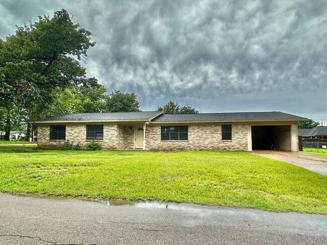 Primary Photo - 703 Concord St