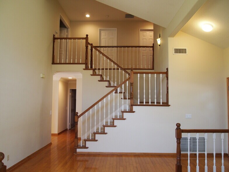 Building Photo - 5605 Vista Cantora