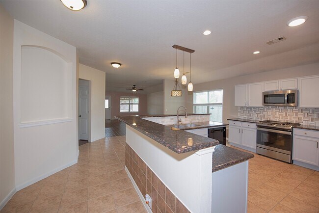 Building Photo - 2753 Foster Hill Dr