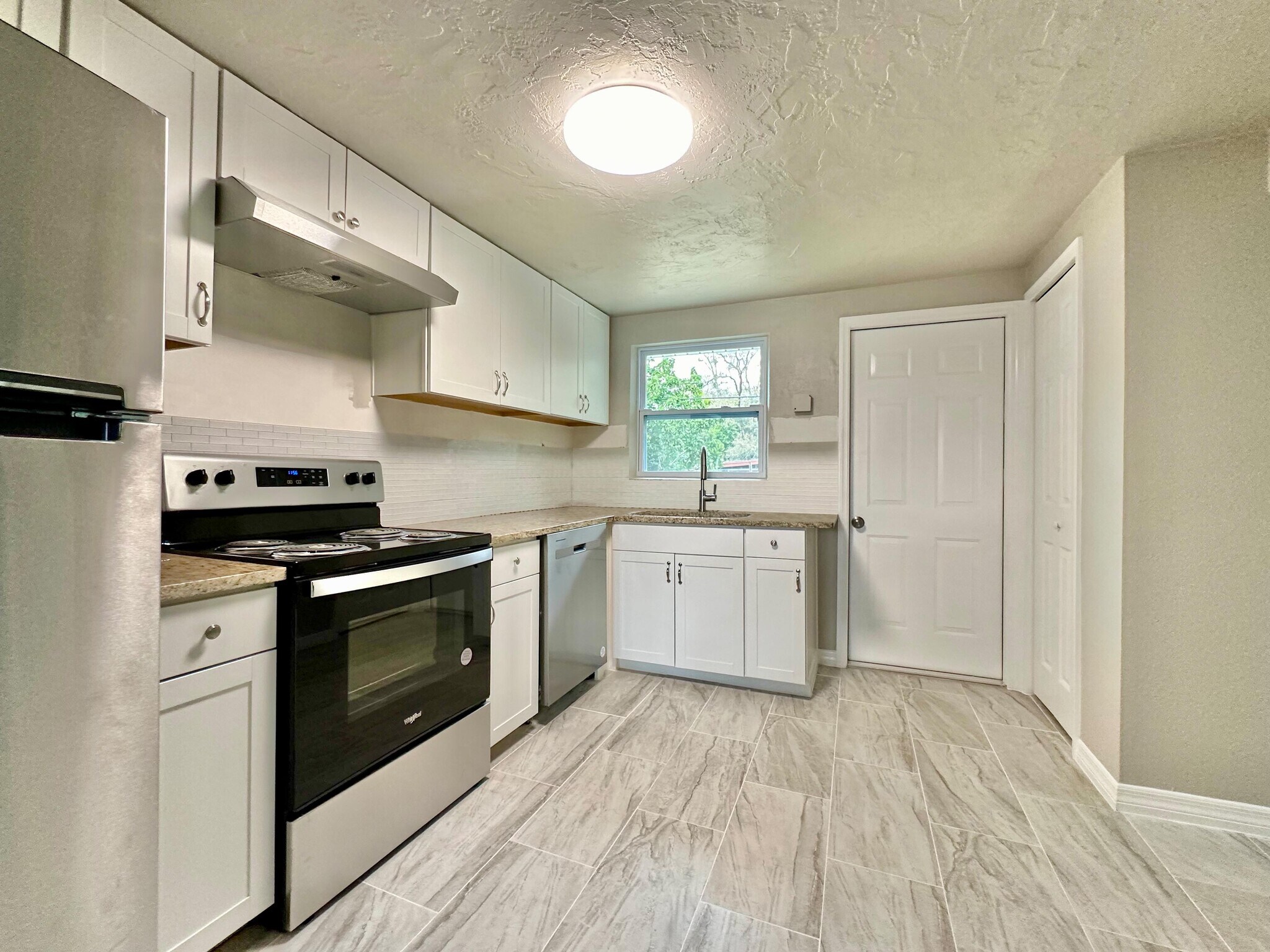 Building Photo - 1372 Browning St