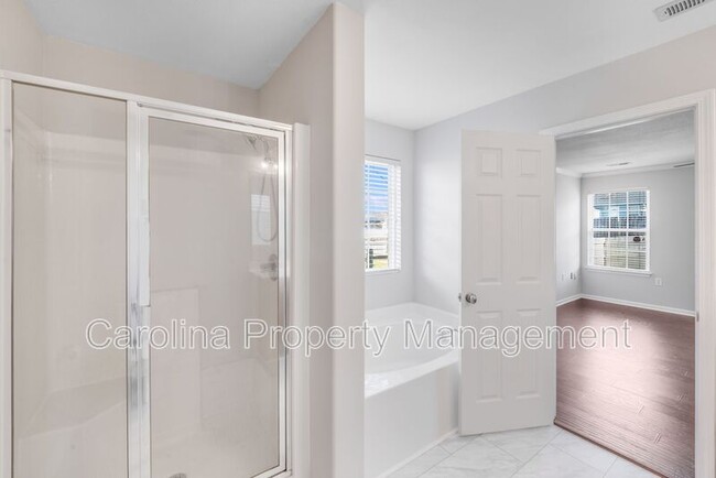 Building Photo - 7020 Bullock Dr