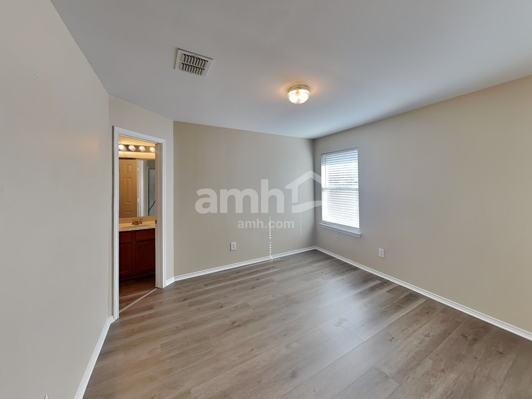 Building Photo - 26814 Sparrow Rdg