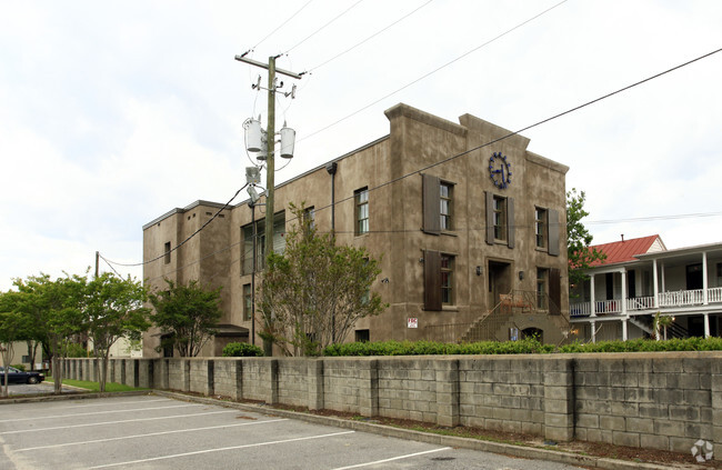 Building Photo - 145S