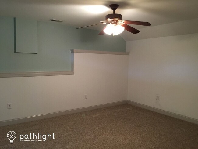 Building Photo - 1442 Hedgewood Lane Northwest