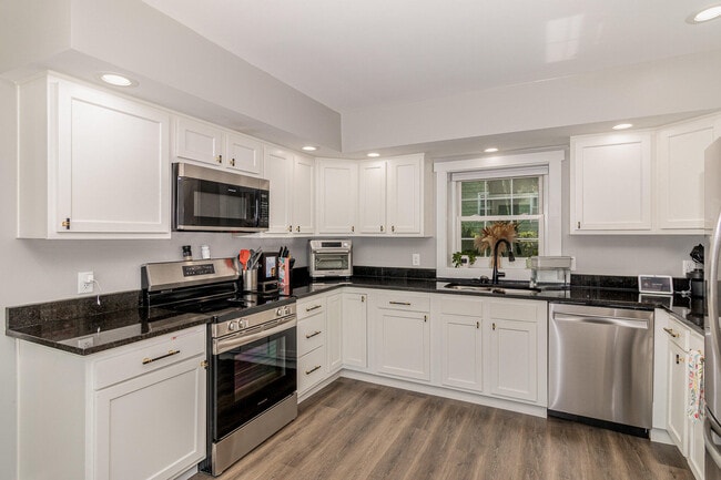 Building Photo - 8 Carneal St