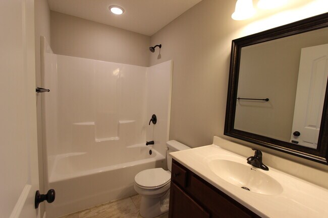 Building Photo - 721 Promenade Dr