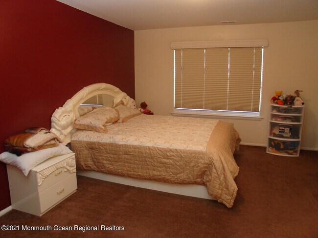 Building Photo - 720 Zlotkin Cir