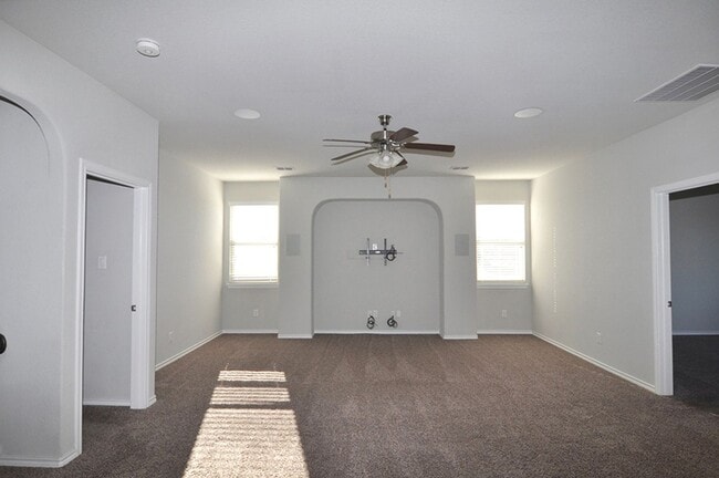 Building Photo - Amazing 4-3.5-2 in North Fort Worth!
