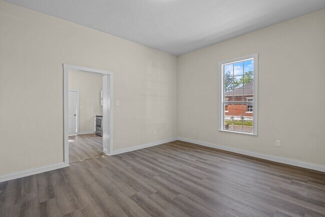 Building Photo - Large Highland Park 4 Bedroom