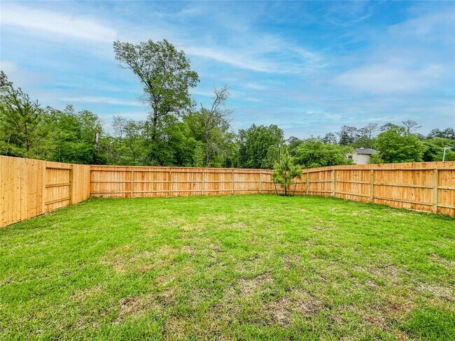 Building Photo - 1515 Las Cuevas Dr