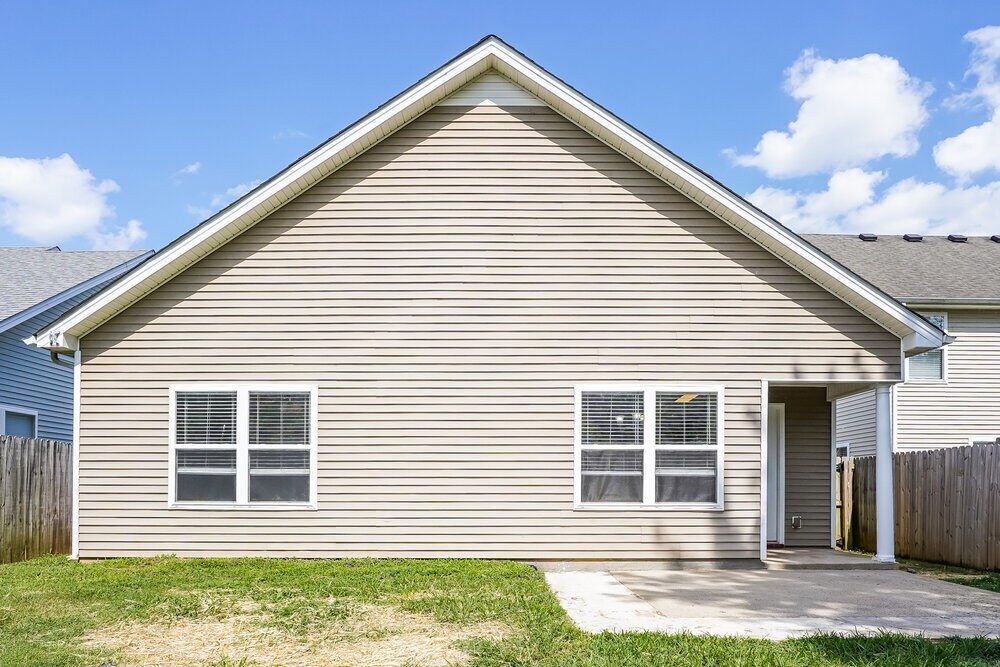 Building Photo - 1632 Beaconcrest Cir
