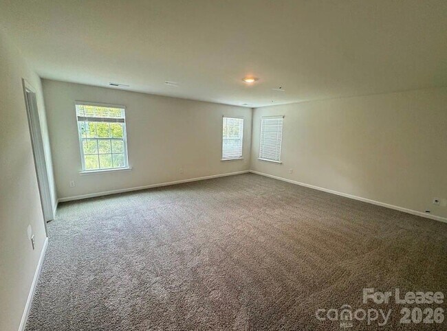 Building Photo - 1830 Vanderlyn St