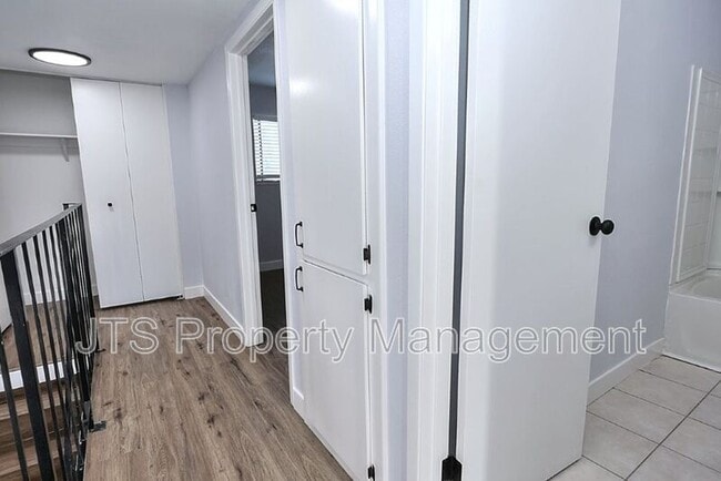 Building Photo - 45 Derow Ct