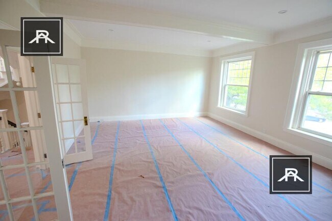 Building Photo - 4 bedroom in Brookline MA 02445