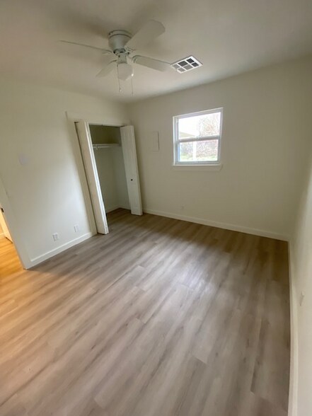 Building Photo - 1231 E Bryan Ave