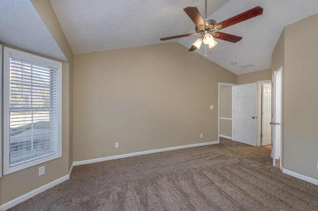 Building Photo - Cute Ranch Beauty in Covington, Fenced Back yard: Granite counter tops