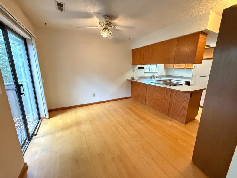 Building Photo - 6262 Willow Ln