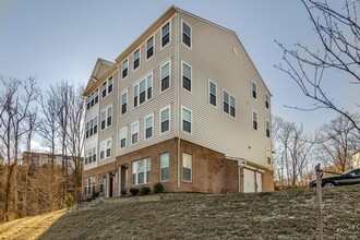 Building Photo - 3-bedroom, 2.5-bathroom condo with a great open-concept main level.
