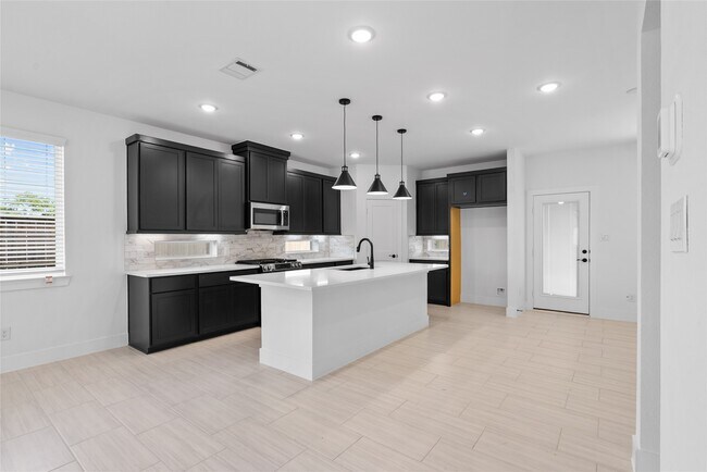 Building Photo - 1412 Shaded Rock Dr