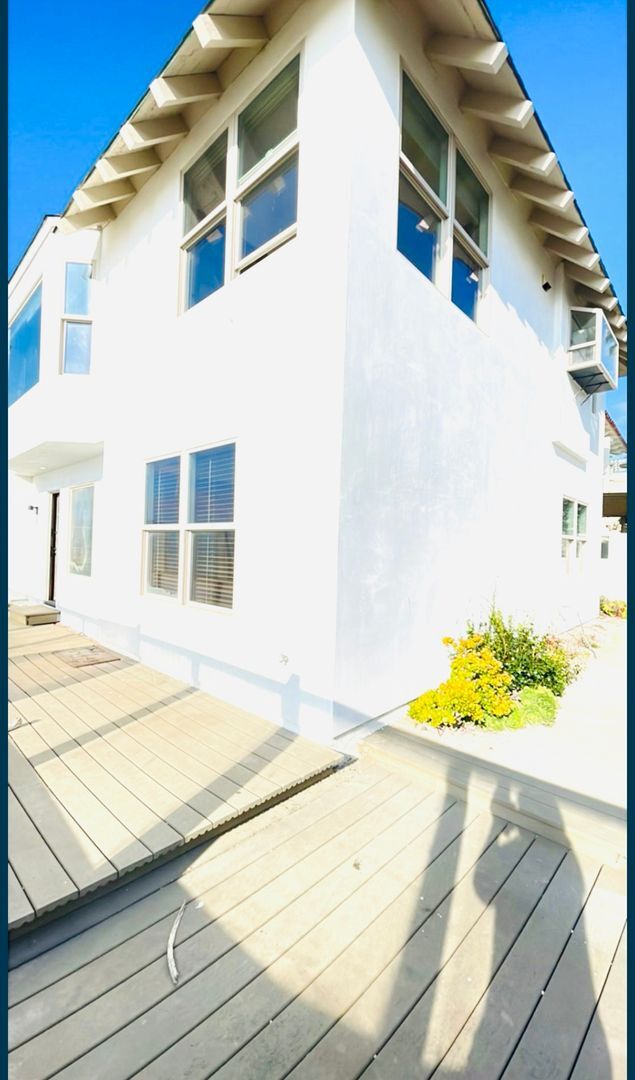 Building Photo - Fabulous 3 bedroom 2 bath tri-level home w...