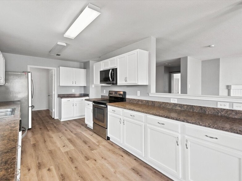 Building Photo - 13287 Fowler Dr
