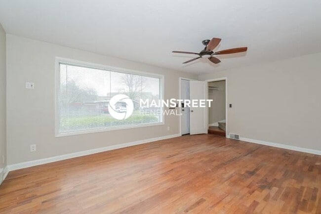 Building Photo - 4 Bedroom Pet-Friendly Home in PUYALLUP, WA with Main Street Renewal