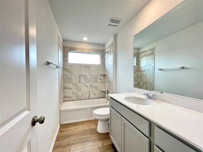Building Photo - 431 Sebring Cir