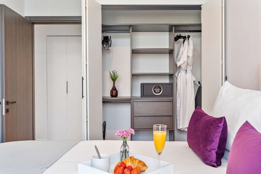 Building Photo - 398 NE 5th St