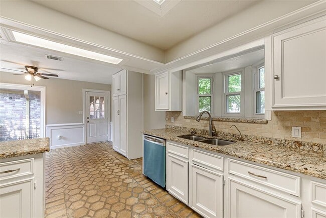 Building Photo - 102 Butlers Ct
