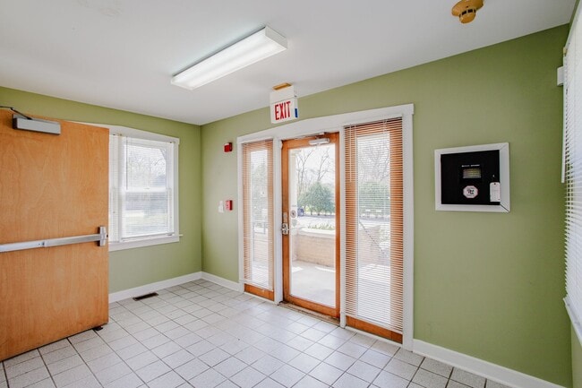 Building Photo - 1305 Oswego Rd