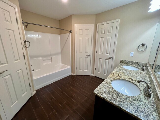 Building Photo - Beautiful 4 Bedroom House For Rent **ASK A...