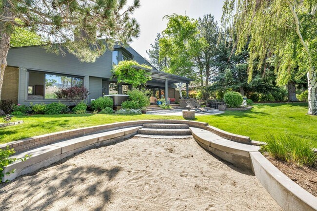 Building Photo - LAKEFRONT LUXURY ON LAKE STANLEY | FULLY FURNISHED + UTILITIES INCLUDED IN GUARDED LAKERIDGE SHORES