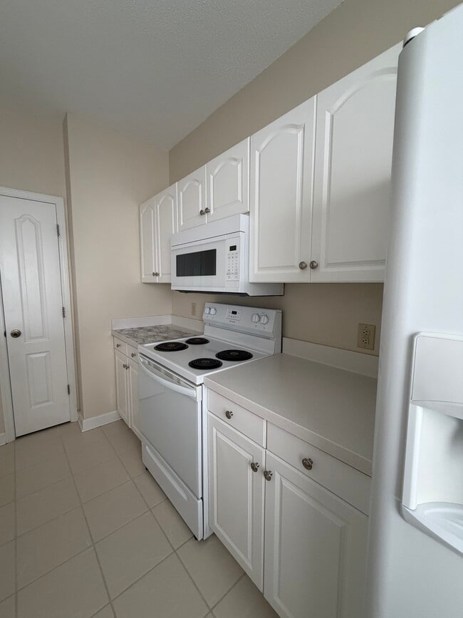 Building Photo - 200 Willow Green Dr