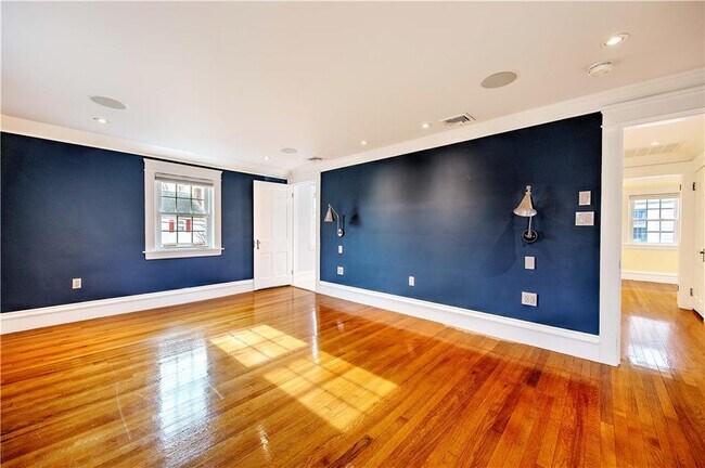 Building Photo - 11 Elmcroft Ave