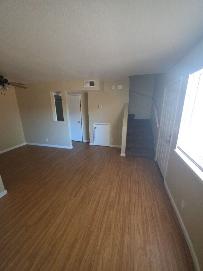 Building Photo - 6627 Blue Heron Dr