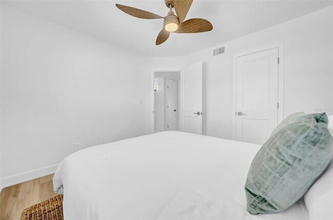 Building Photo - 4924 Shetland Ave